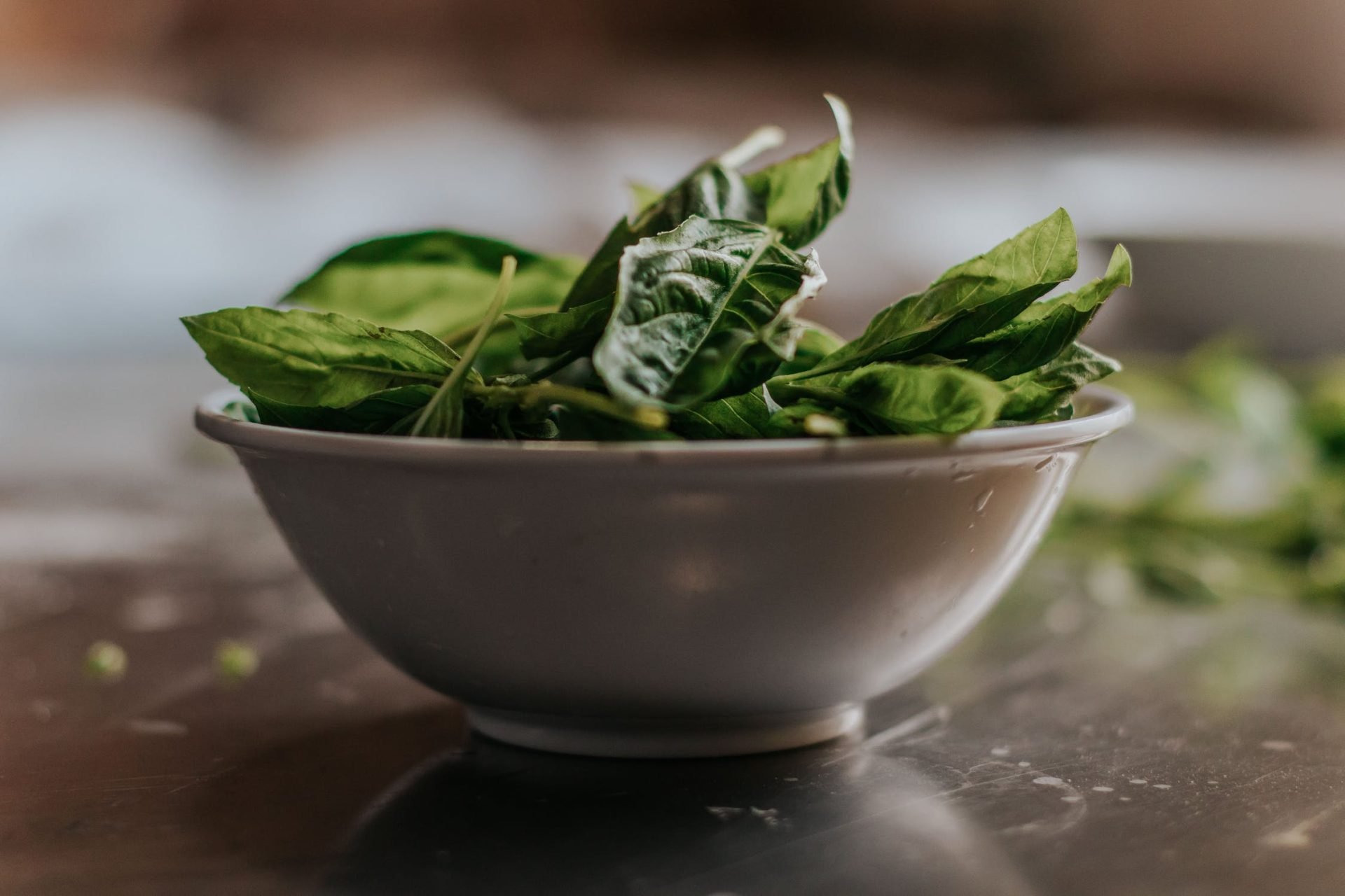 alkaline and acidic foods - spinach - healthier me today