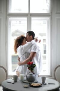 Romantic Valentine's Party Ideas - couple kissing | Healthier Me Today
