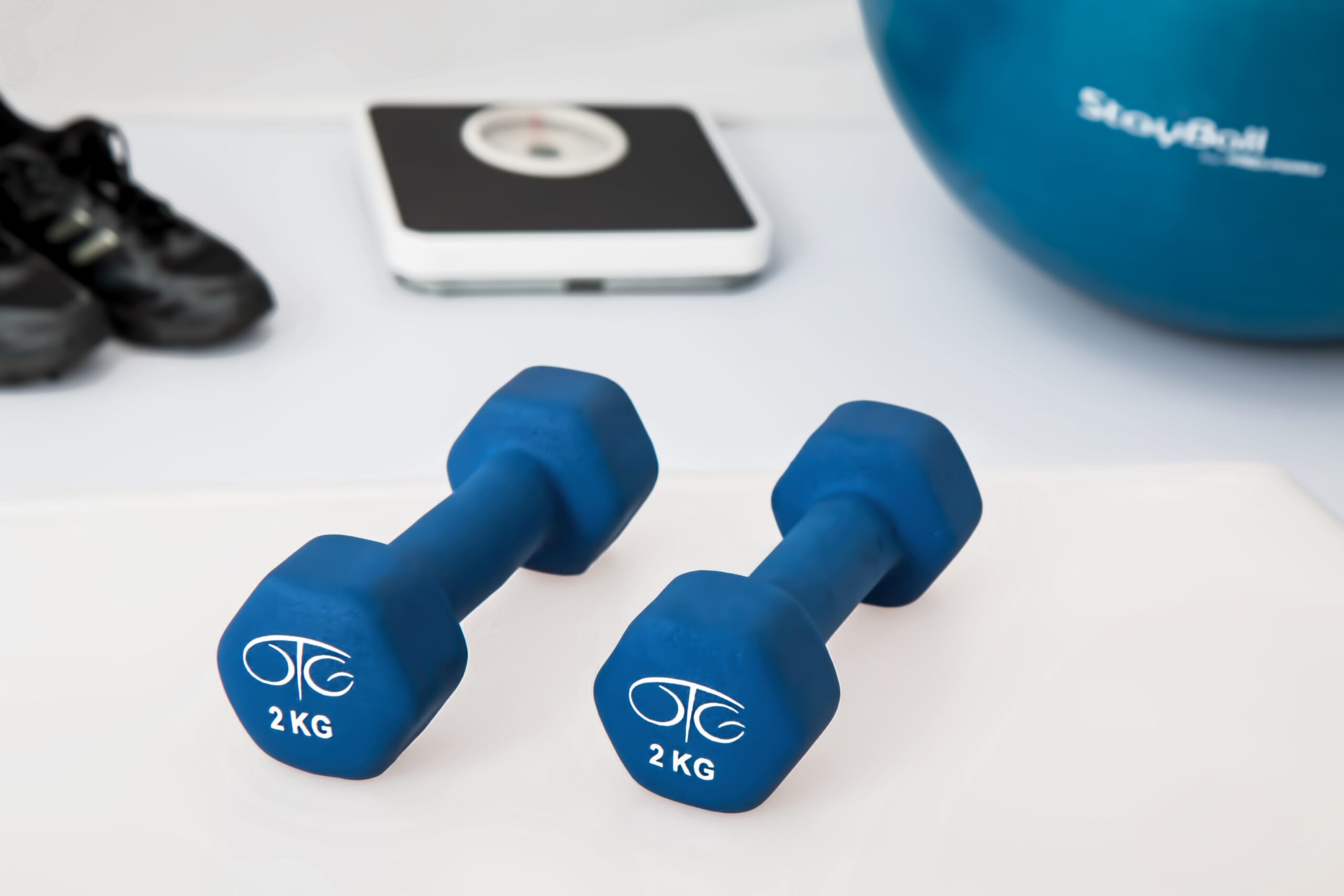 John Goodman Weight Loss - blue weights | Healthier Me Today