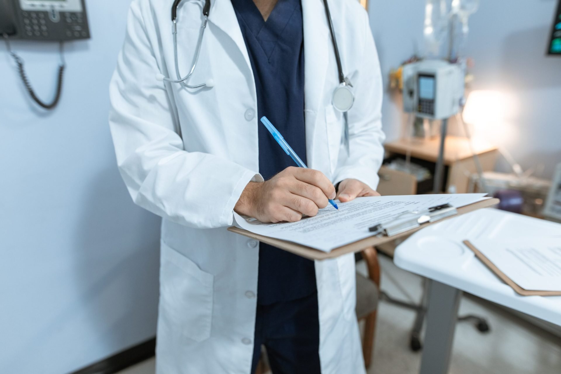 8-Minute Medicare Rule - Doctor Writing | Healthier Me Today