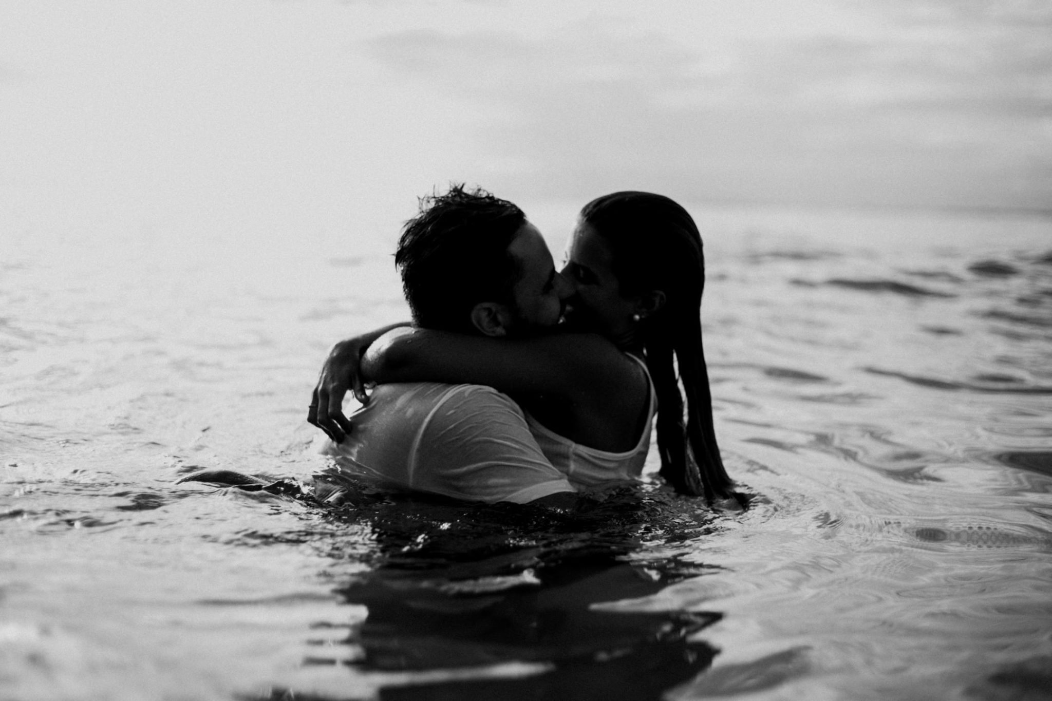 romance in rain - 10 pictures to melt your heart