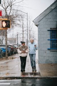 romance in rain - 10 pictures to melt your heart | Healthier Me Today