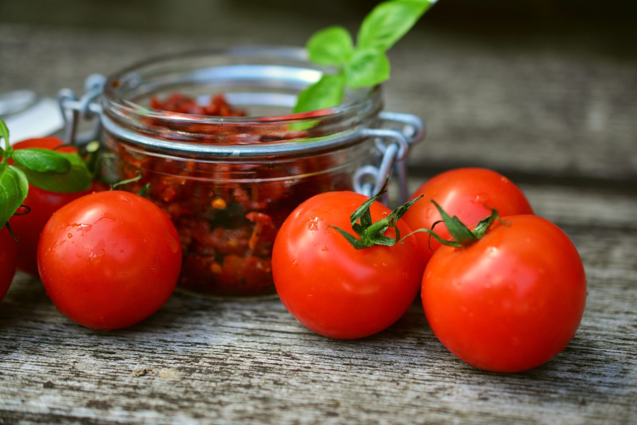 nutritional value in a tomato | Healthier Me Today