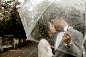 romance in rain - 10 pictures to melt your heart | Healthier Me Today