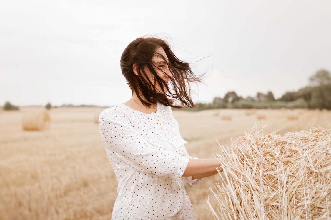 Woman Wearing White Shirt // Healthier Me Today